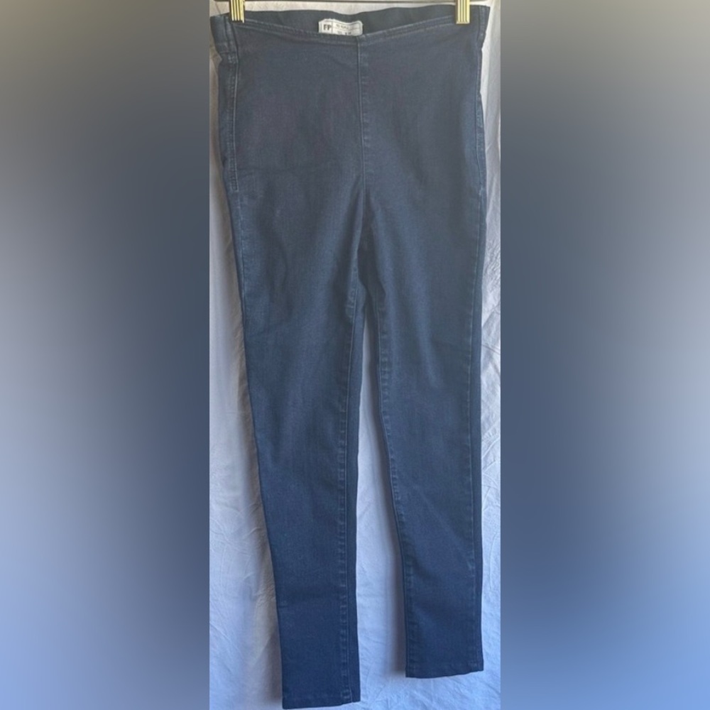 Free People Dark wash Jeggings Size 26